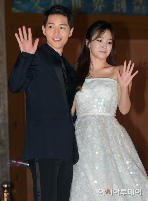 
Song Hye Kyo sẽ làm khách mời đặc biệt của Song Joong Ki trong buổi gặp gỡ người hâm mộ ở Thành Đô, Trung Quốc vào ngày 17/6 tới.
