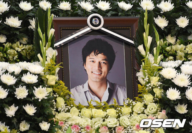 
KIm Sung Min sẽ được chôn cất vào ngày mai 28/6.
