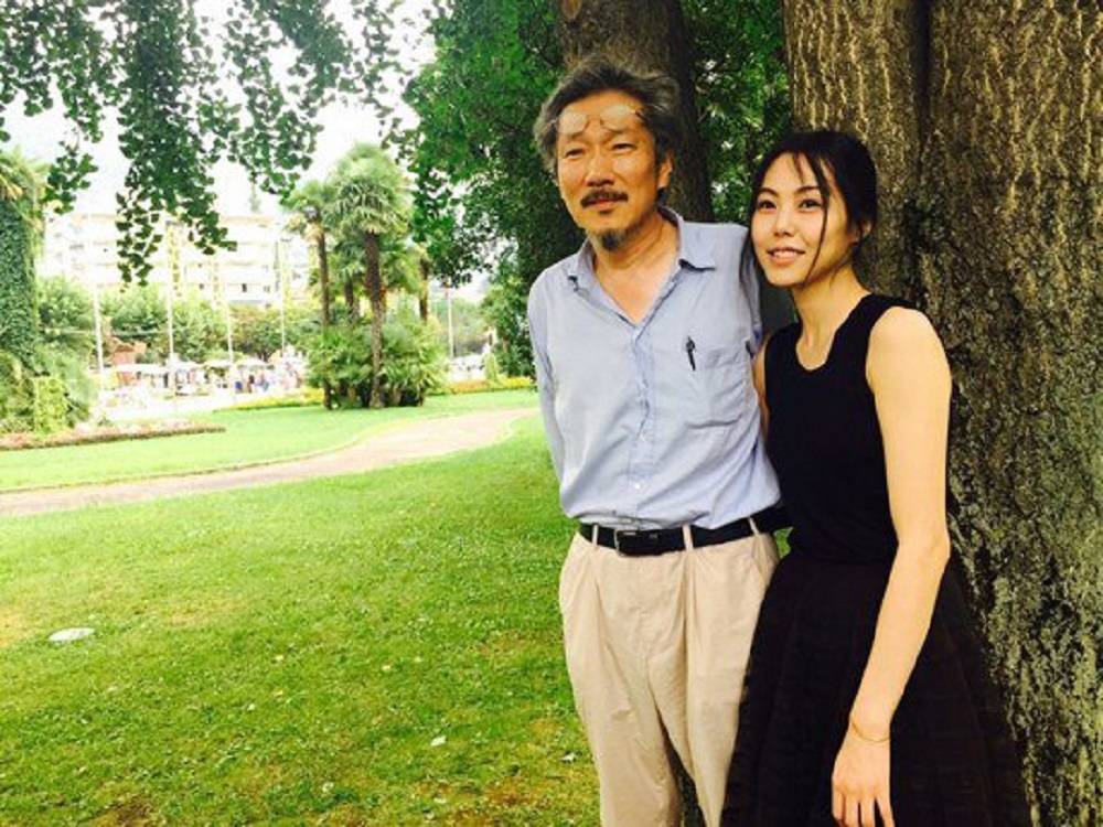 “Ngọc nữ” xứ Hàn bị chỉ trích vì cặp kè với đạo diễn có vợ