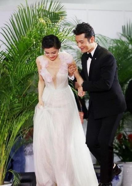 
Huỳnh Hiểu Minh và Angela Baby là cặp đôi đẹp và nổi tiếng của làng giải trí Hoa ngữ hiện tại. Thông tin họ sắp lên chức bố mẹ thu hút sự quan tâm của người hâm mộ.

