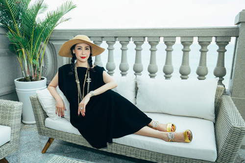 Choáng ngợp cuộc sống xa hoa của hoa hậu Việt đăng quang trẻ tuổi nhất - 3