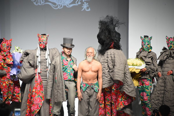 
Ông Wang muốn thay đổi cái nhìn cũ kỹ dành cho giới người mẫu cho rằng đây là ngành nghề không sử dụng những người già.
