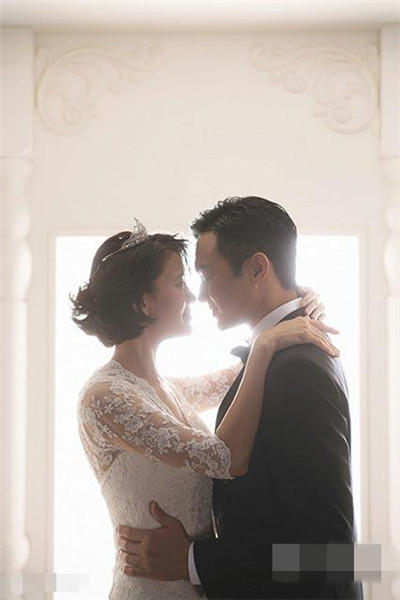 
Năm 2015, Trương Trí Lâm và Viên Vịnh Nghi nhận lời tham gia một show truyền hình thực tế, chia sẻ cuộc sống hôn nhân viên mãn của họ với người hâm mộ cũng như bí quyết giúp họ giữ lửa hạnh phúc.
