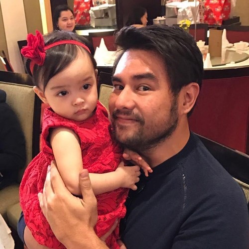 Người đẹp số 1 Philippines rạng ngời mừng con gái 1  tuổi - 4