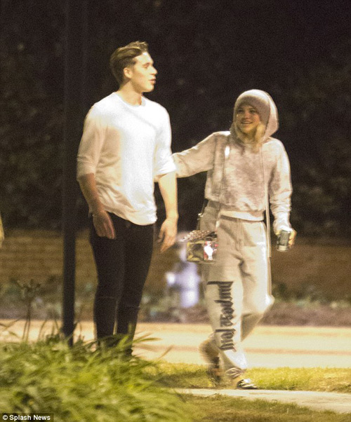 Choáng với vẻ ngoài của cô gái 18 tuổi hẹn hò con trai Beckham trong đêm