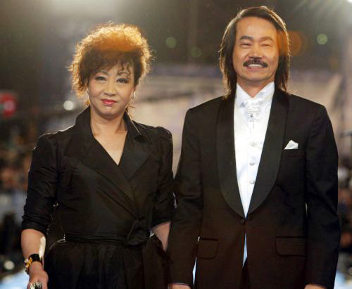 Bà và sư đệ Nguyên Hoa nhận được nhiều giải thưởng nhờ bộ phim của Châu Tinh Trì