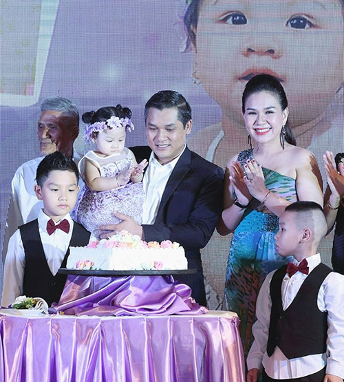 Những bữa tiệc thôi nôi “5 sao” của con sao Việt - 2