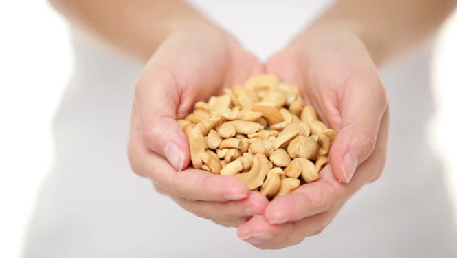 Mỗi ngày ăn một nắm tay những loại hạt lợi ích đủ đường